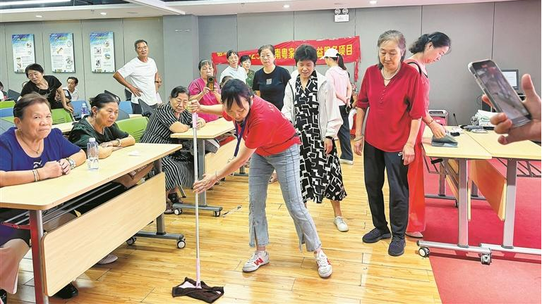 观湖街道开展南粤家政公益服务基础知识培训