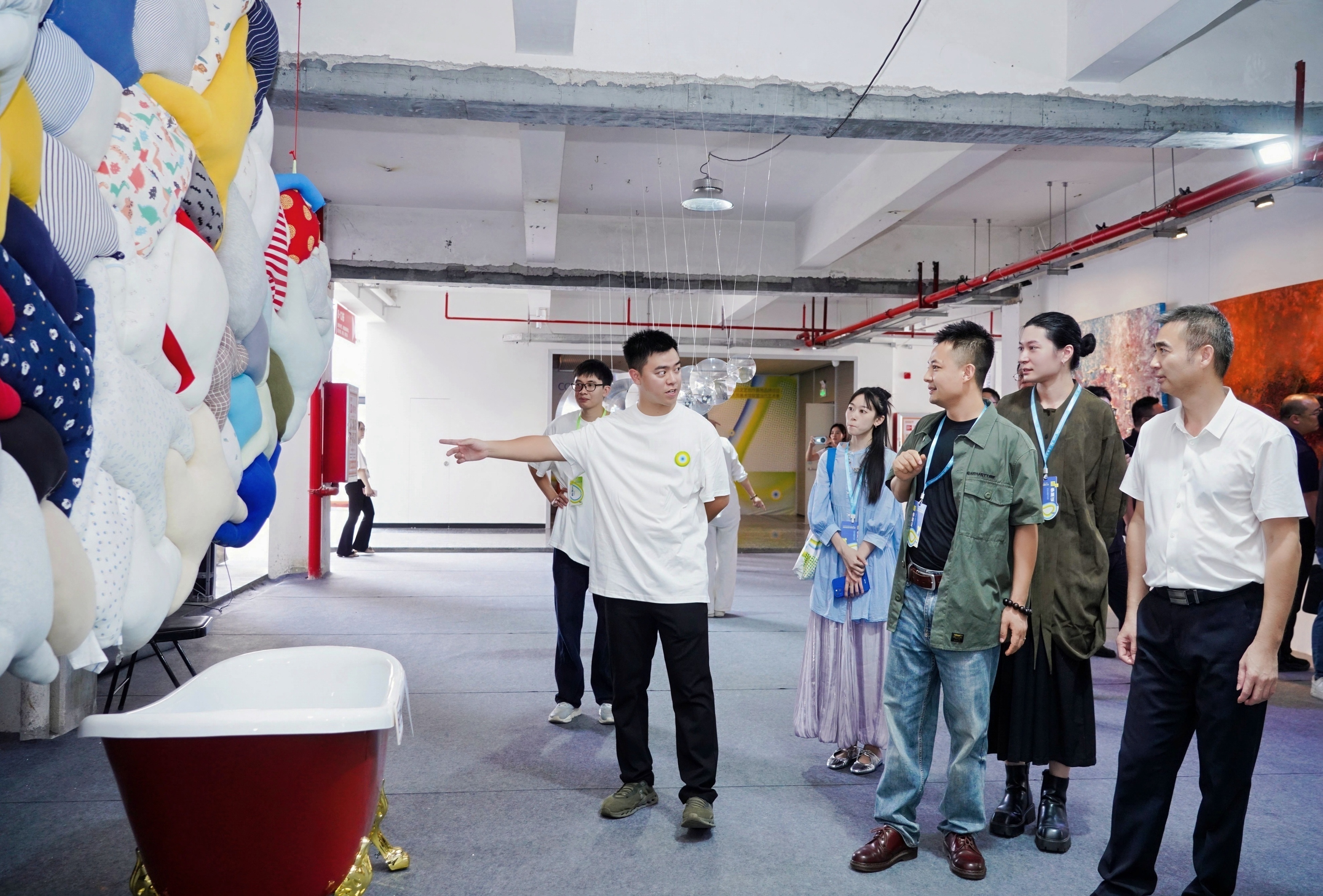 “大象无形：2025当代艺术新锐力量”展览在东莞开幕