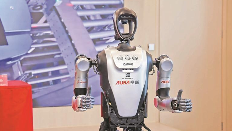 人形机器人“赛联Aura”落地光明