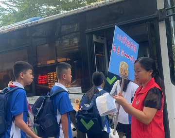 白花社区“微治圈”高效回应，破解学生出行难题