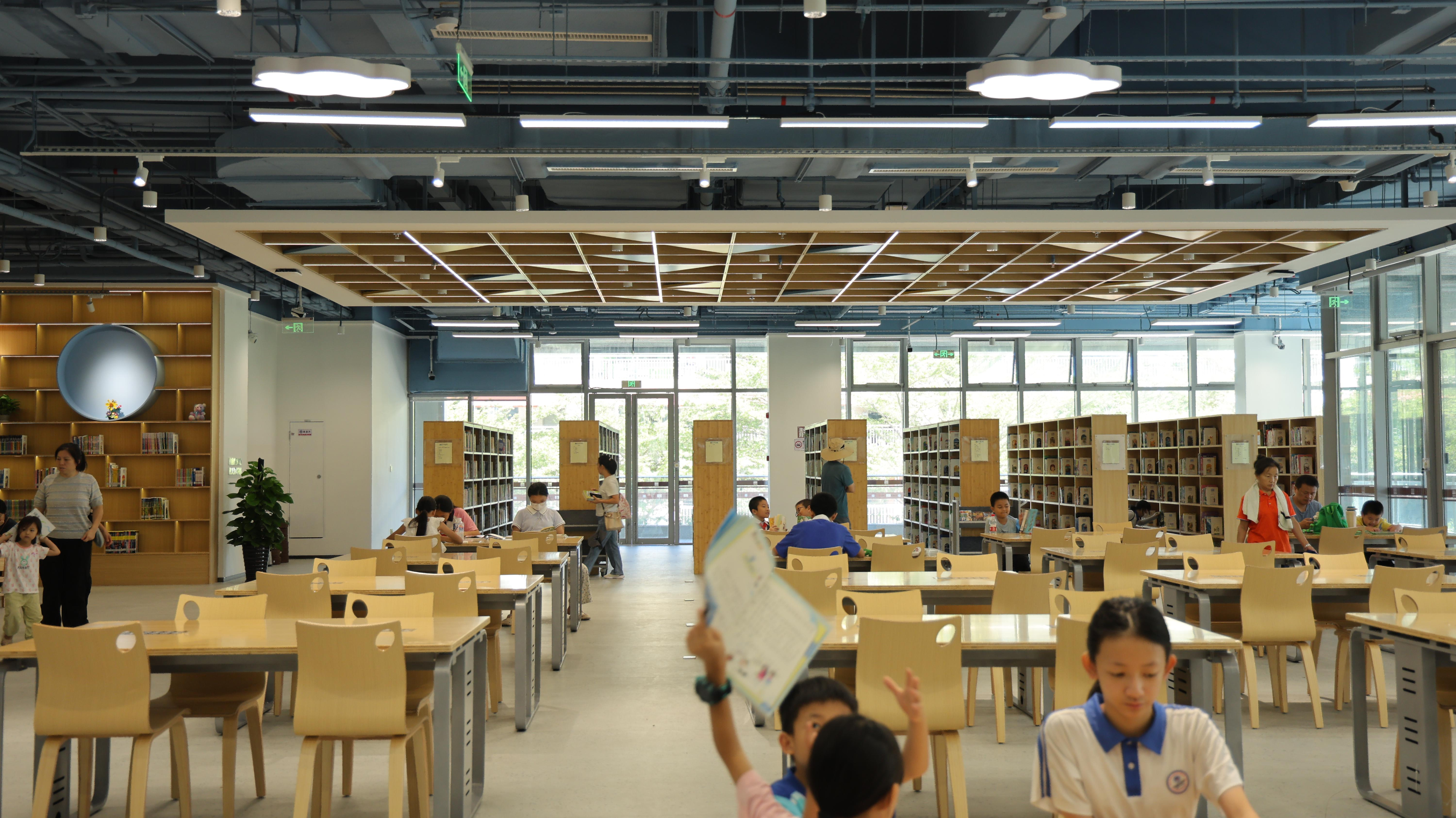 宝安区图书馆航城街道分馆全面开放，构建全龄友好阅读空间