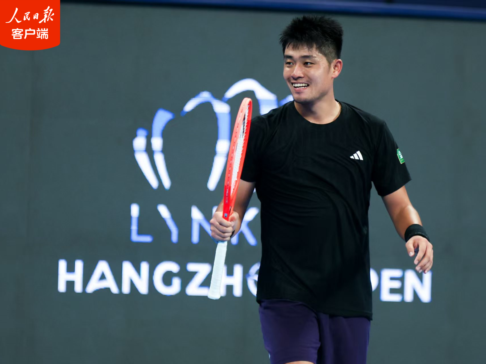 祝贺！吴易昺闯入杭州网球公开赛四强
