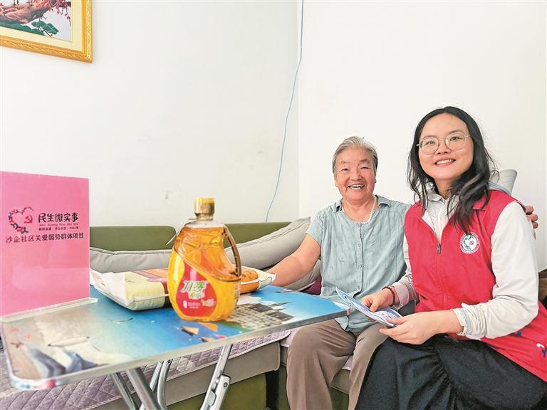 为特殊家庭送物资和关怀，沙企社区民生微实事暖人心