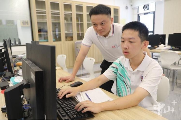 2025年广东“新时代好少年”吴同春：数万行代码构建科技梦想