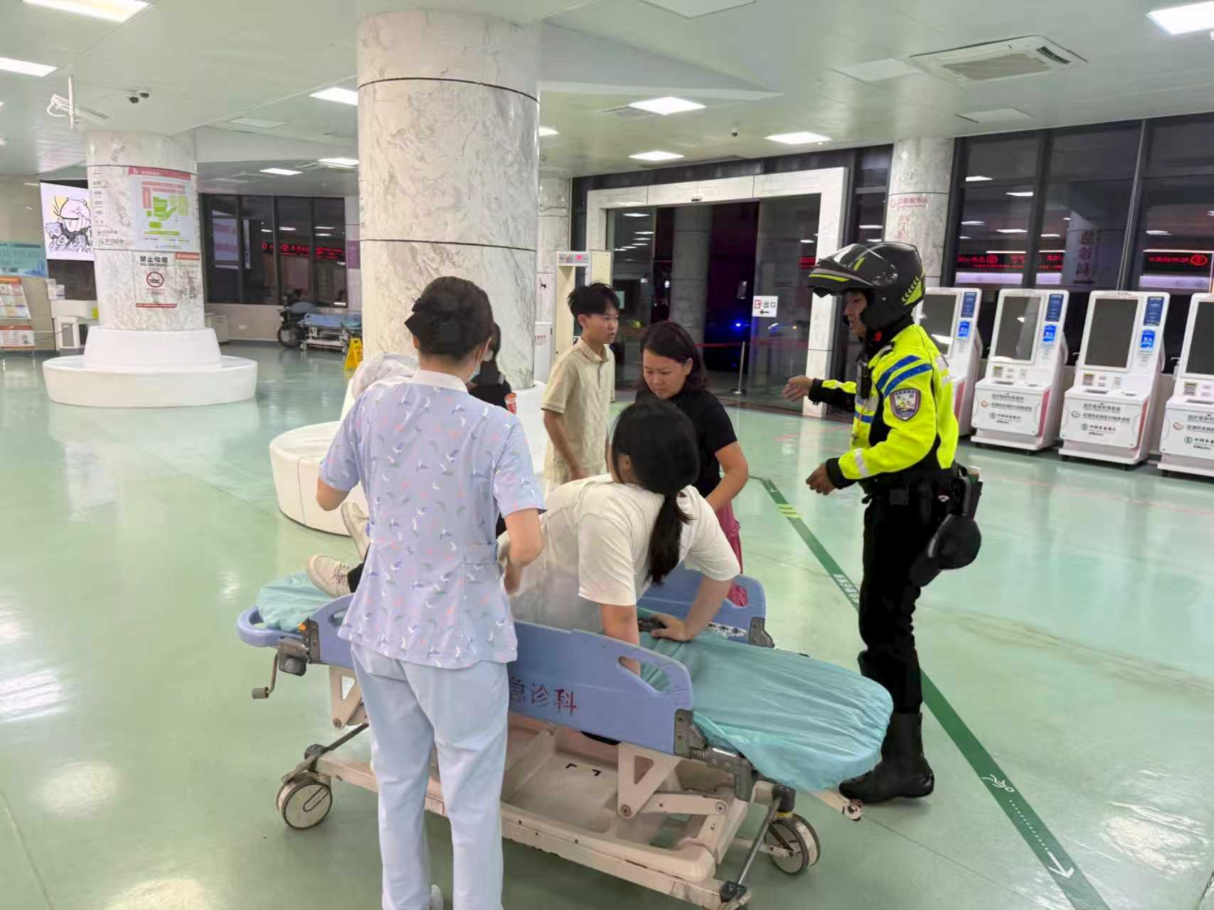 孕妇临产急求助 龙岗铁骑5分钟护航送医
