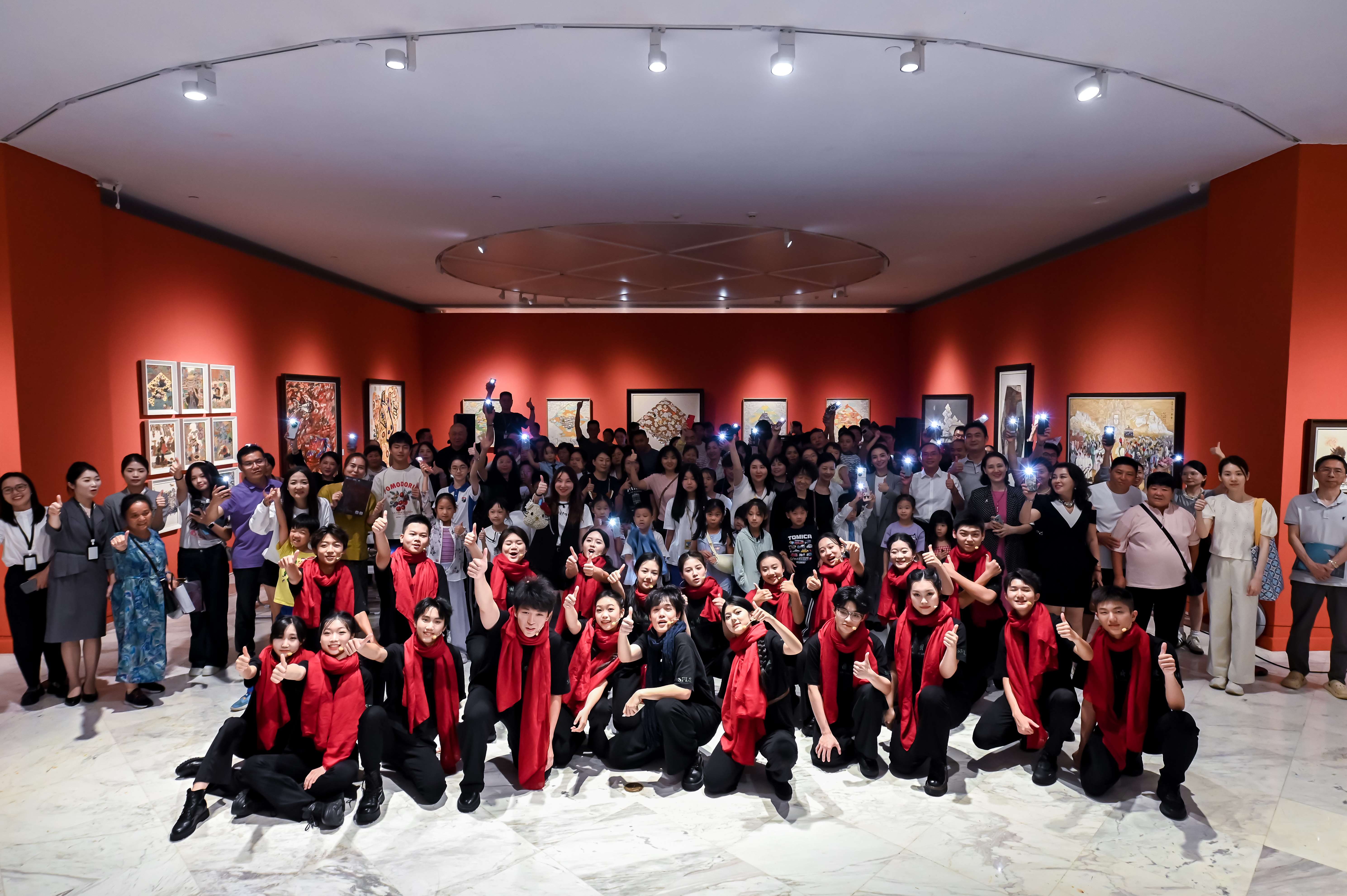 以红色文化为纽带！关山月美术馆之夜上演跨时空红色对话