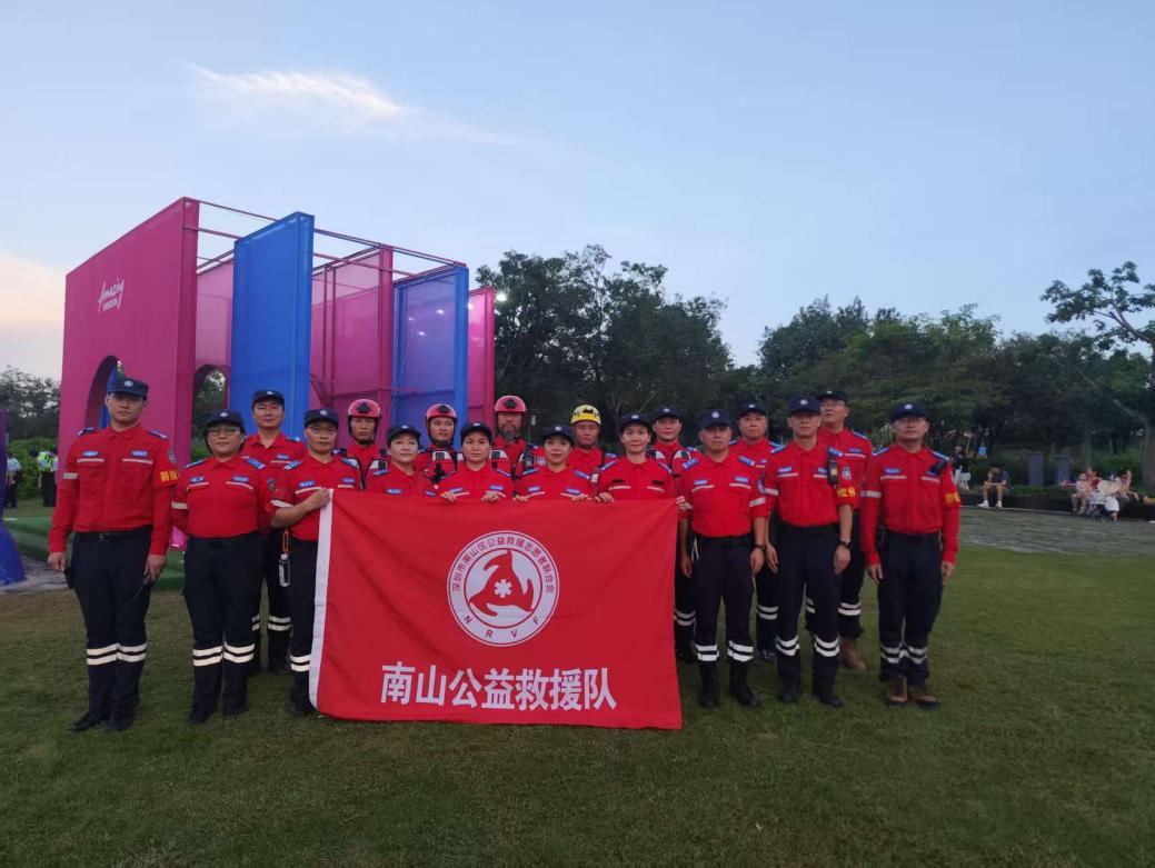 香港市民专程赴南山致谢救援队，政社协同织密平安网