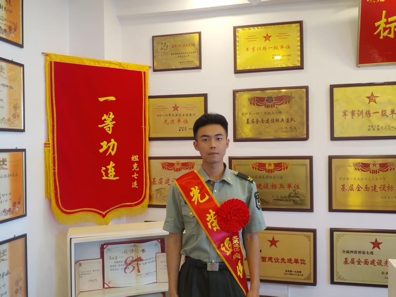 00后小伙退伍返乡第二天，救下整栋楼邻居