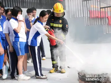 深圳消防“护航开学季”消防安全公开课开麦啦！