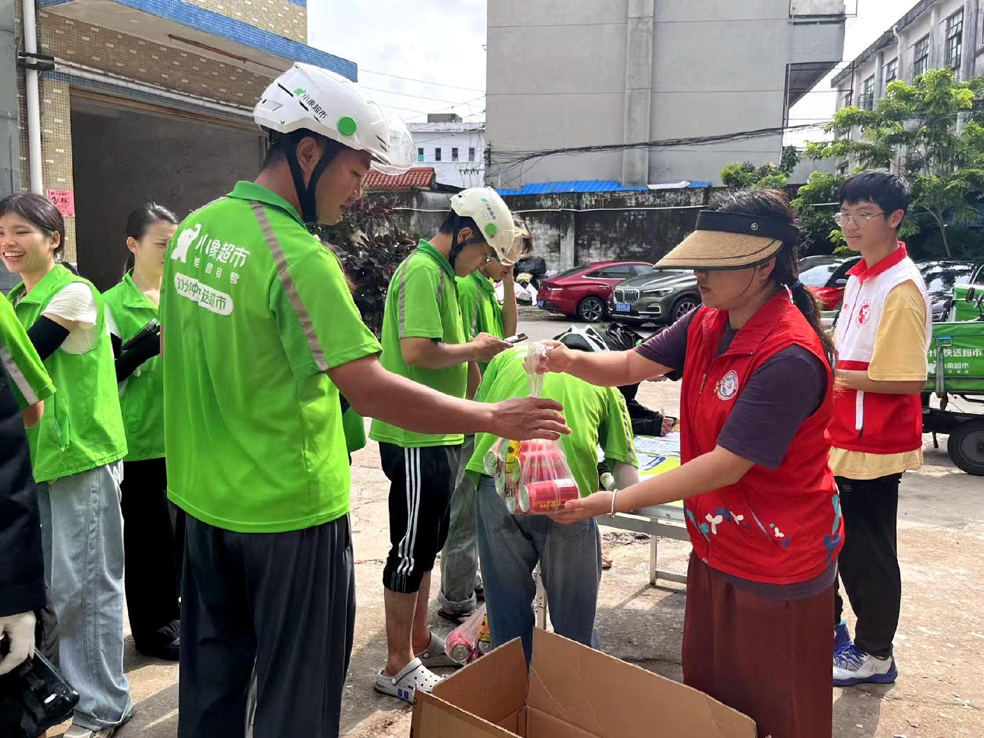 普法实用,礼包暖心!马峦街道江岭社区为外卖骑手送关怀