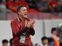 U22国足主帅：球员们像11个“兵马俑”在战斗