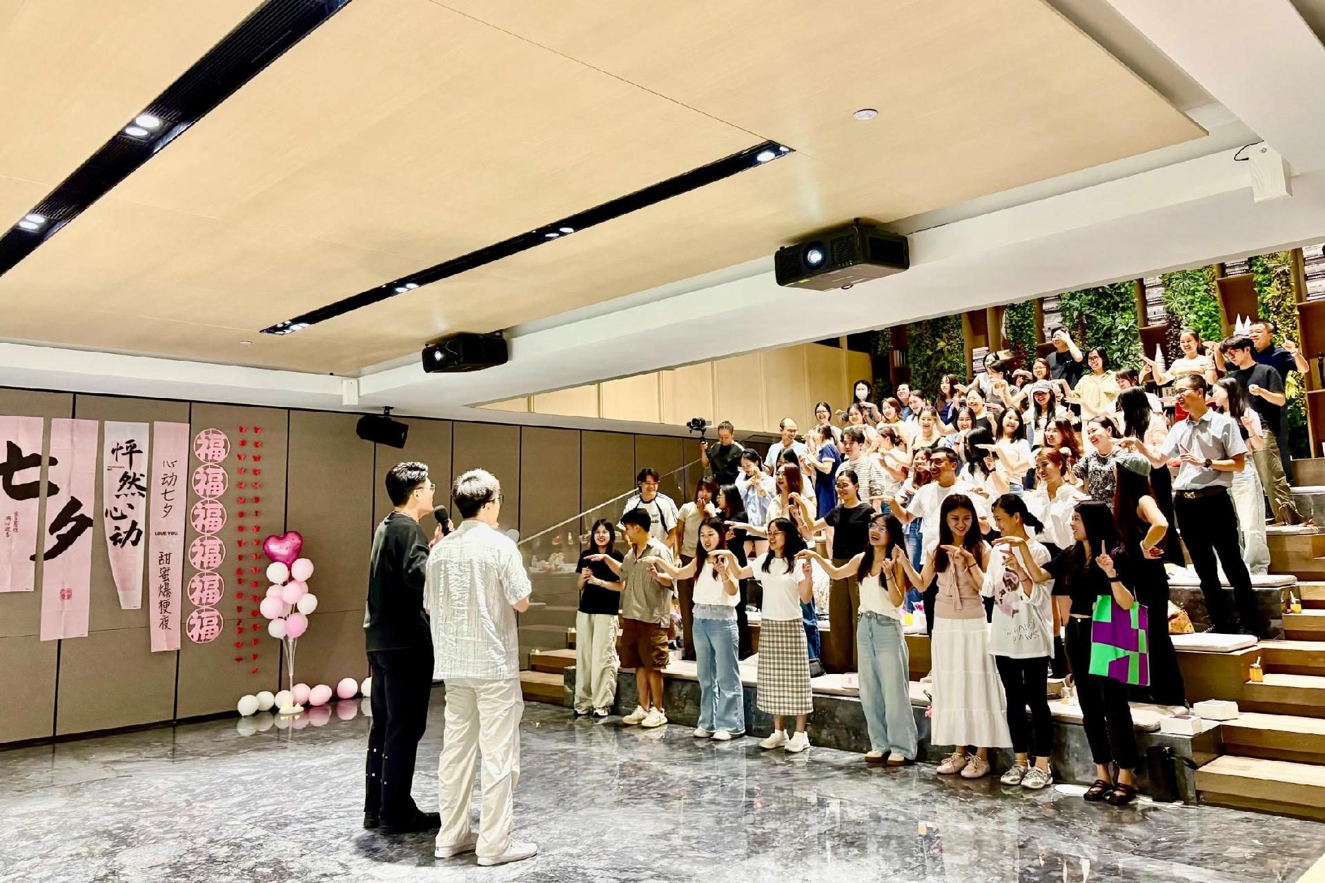 为职工解压赋能！景新社区工联会七夕脱口秀激活商圈新活力