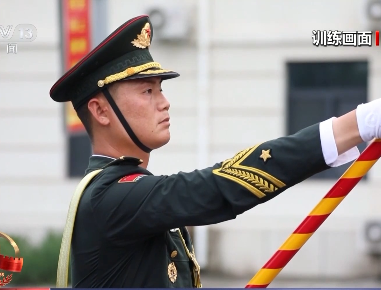 走出庄重仪式感 仪仗方队擎旗手：向世界展示大国威仪