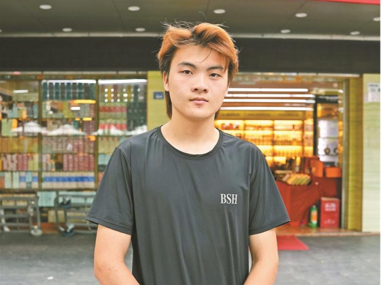 城市英雄 | “拾金条不昧”的市民谢先生：“那一刻只想把金条交给能处理的人”