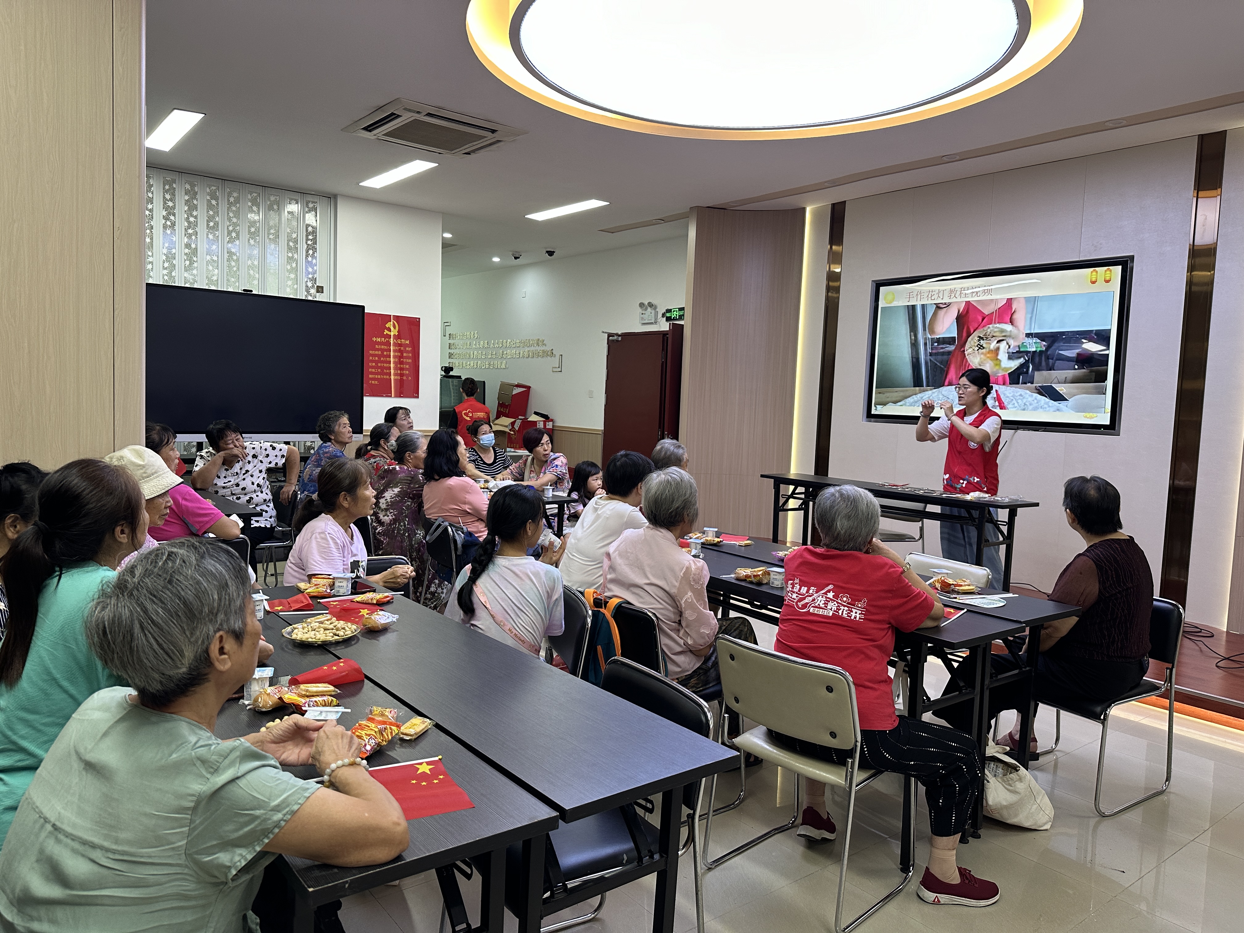 布吉社工为特殊群体撑起“温暖保护伞”