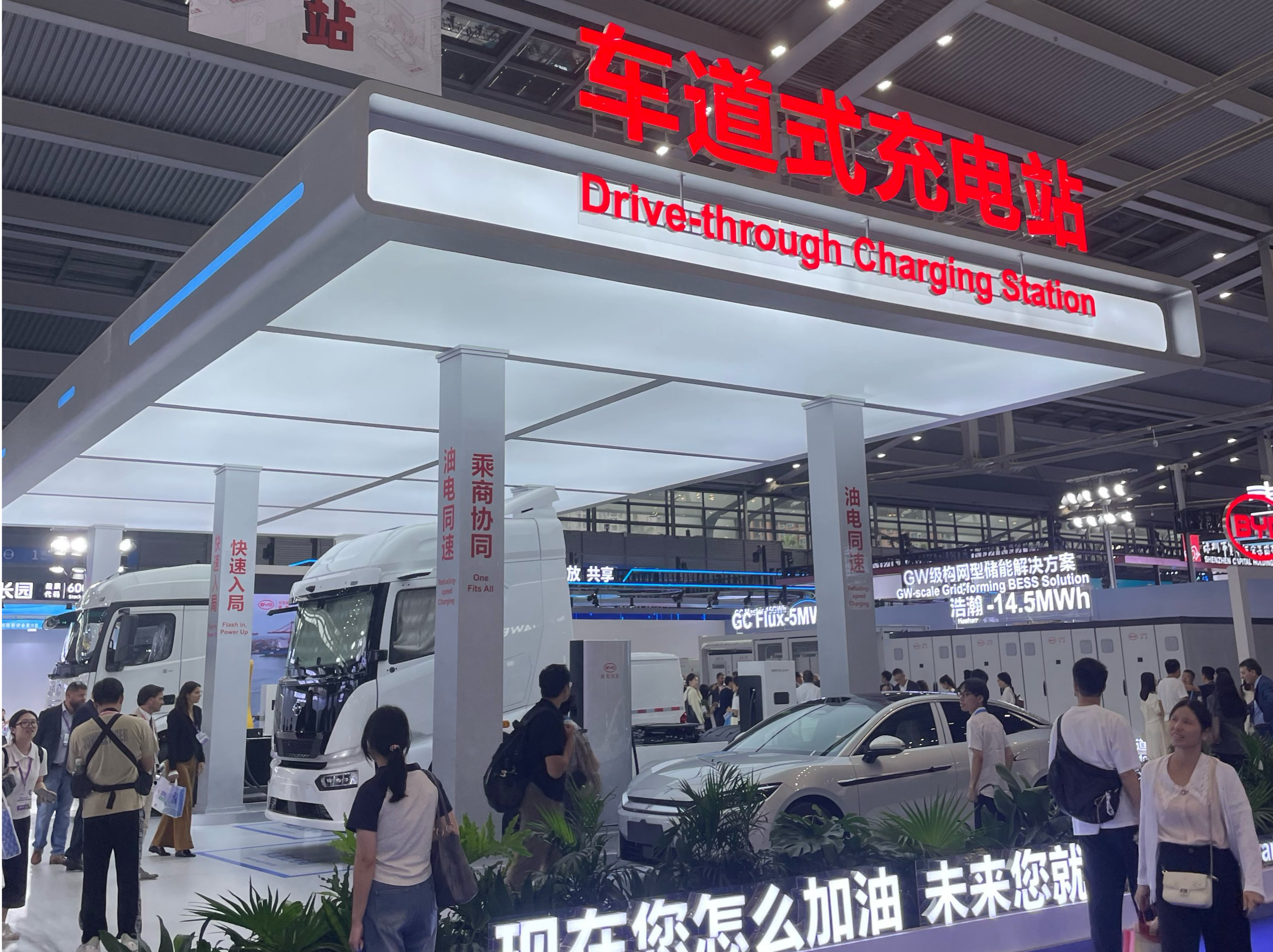 新能源重卡齐聚深圳，技术创新与场景化解决方案成焦点