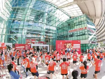 晶报特别报道 | 深圳报业集团垂直马拉松激情上演