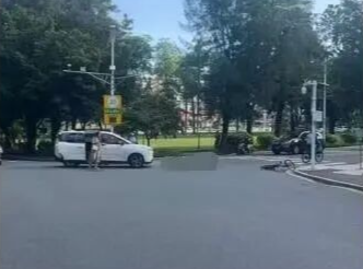 （等官方通报）华南理工大学今早又发生交通事故，交警：一名老人轻微伤 