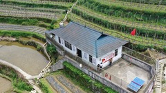 我在现场·照片背后的故事｜五星红旗，大山学校那抹最神圣的中国红