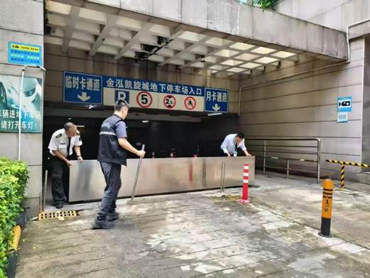 20万深圳物业人在岗迎战台风，筑起社区小区牢固安全防线
