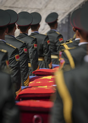 新华全媒+丨第十二批在韩中国人民志愿军烈士遗骸在沈阳安葬（15）
