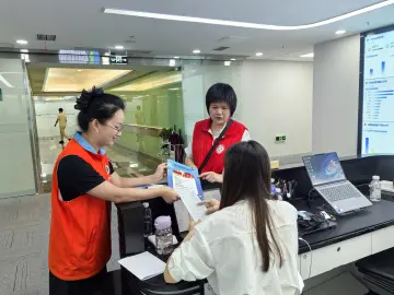 桂园街道开展货运代理业禁毒宣传  筑牢物流防线