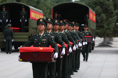 新华全媒+丨第十二批在韩中国人民志愿军烈士遗骸回国（31）