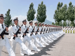 探访阅兵训练场：哪些方队将“劈枪”？“最帅天团”如何练成？