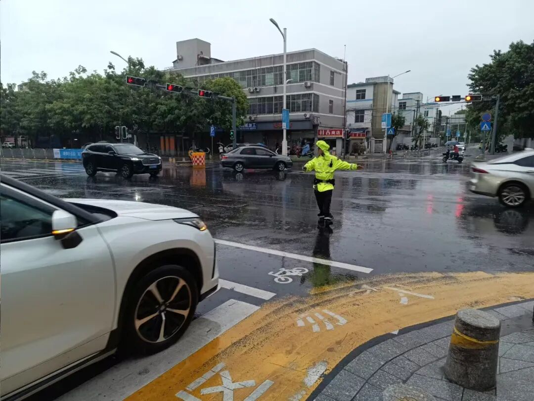 深圳交警：因避险临时停车不处罚