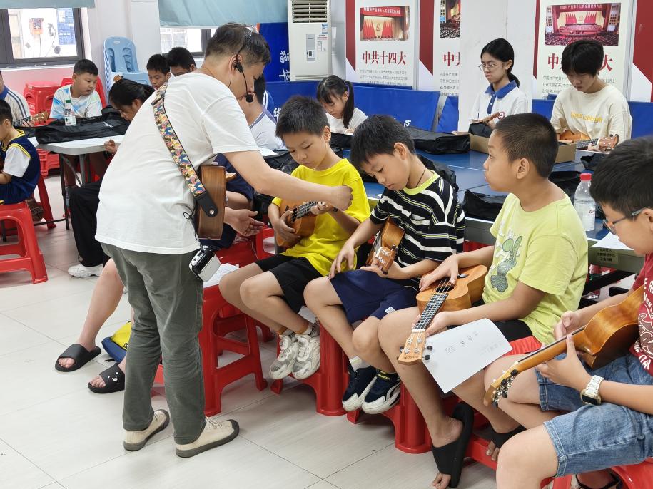 民生微实事服务青少年 福华社区奏响尤克里里音乐