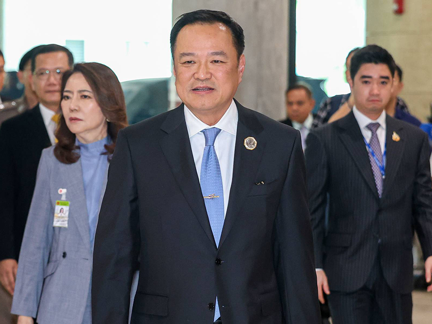 泰国国王批准阿努廷·参威拉军出任总理 