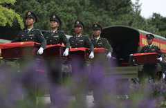 新华全媒+丨第十二批在韩中国人民志愿军烈士遗骸回国（32）