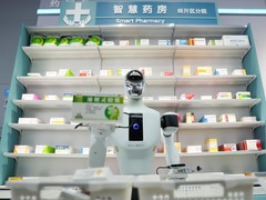数据：99%+1%，能实现“从0到10000”——银河通用王鹤：让机器人甩掉遥控器，“睁开眼”干活