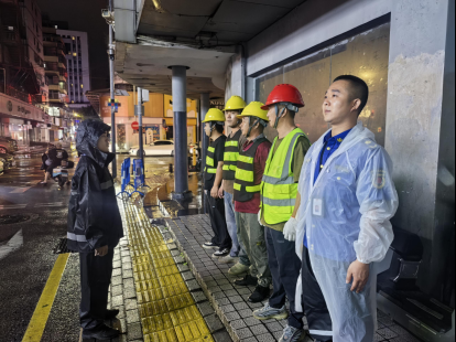 暴雨过后连夜清障，布吉街道筑牢辖区“安全防线”