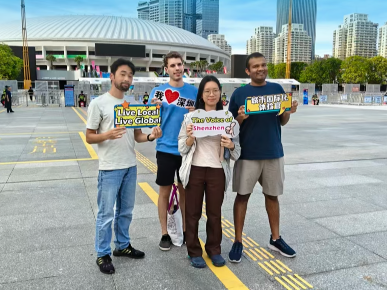 体育中心外语标识 请中外市民当“啄木鸟”
