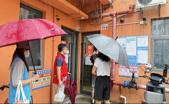 一通求助电话，一场暖心救助！坪地青年驿站让台风天的深圳更有“家味”