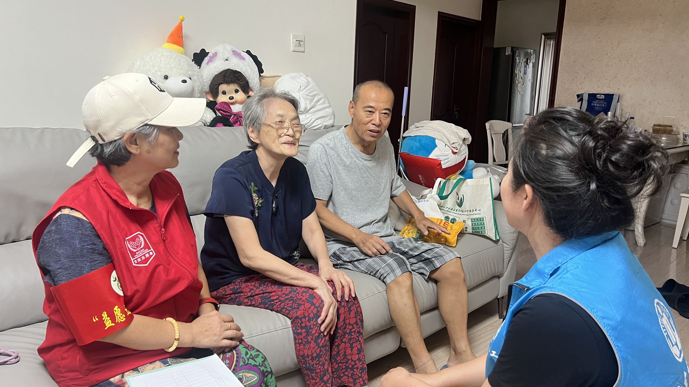 节前送温暖！新安洪浪社区党委联动多方走访慰问老人