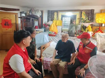 翠竹街道退役军人探访队上门慰问高龄老兵