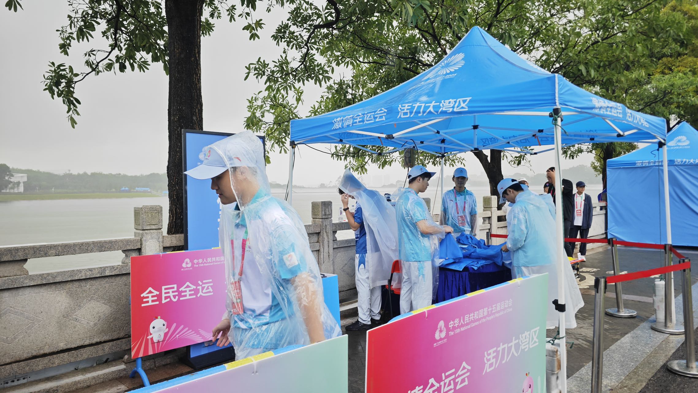 “小海豚”亮相宝安：深职大志愿者护航  十五运会模型赛事首秀