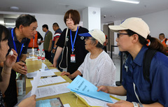 上海：老邻居相聚新房子 谈家桥小区迎居民回搬（1）