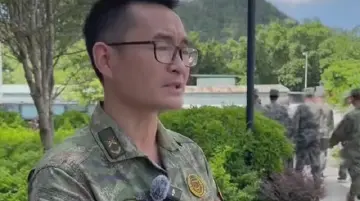 “未来已来！”，深圳老兵收看阅兵