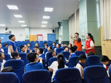 翠竹街道开展校园防范青少年滥用麻精药品教育项目