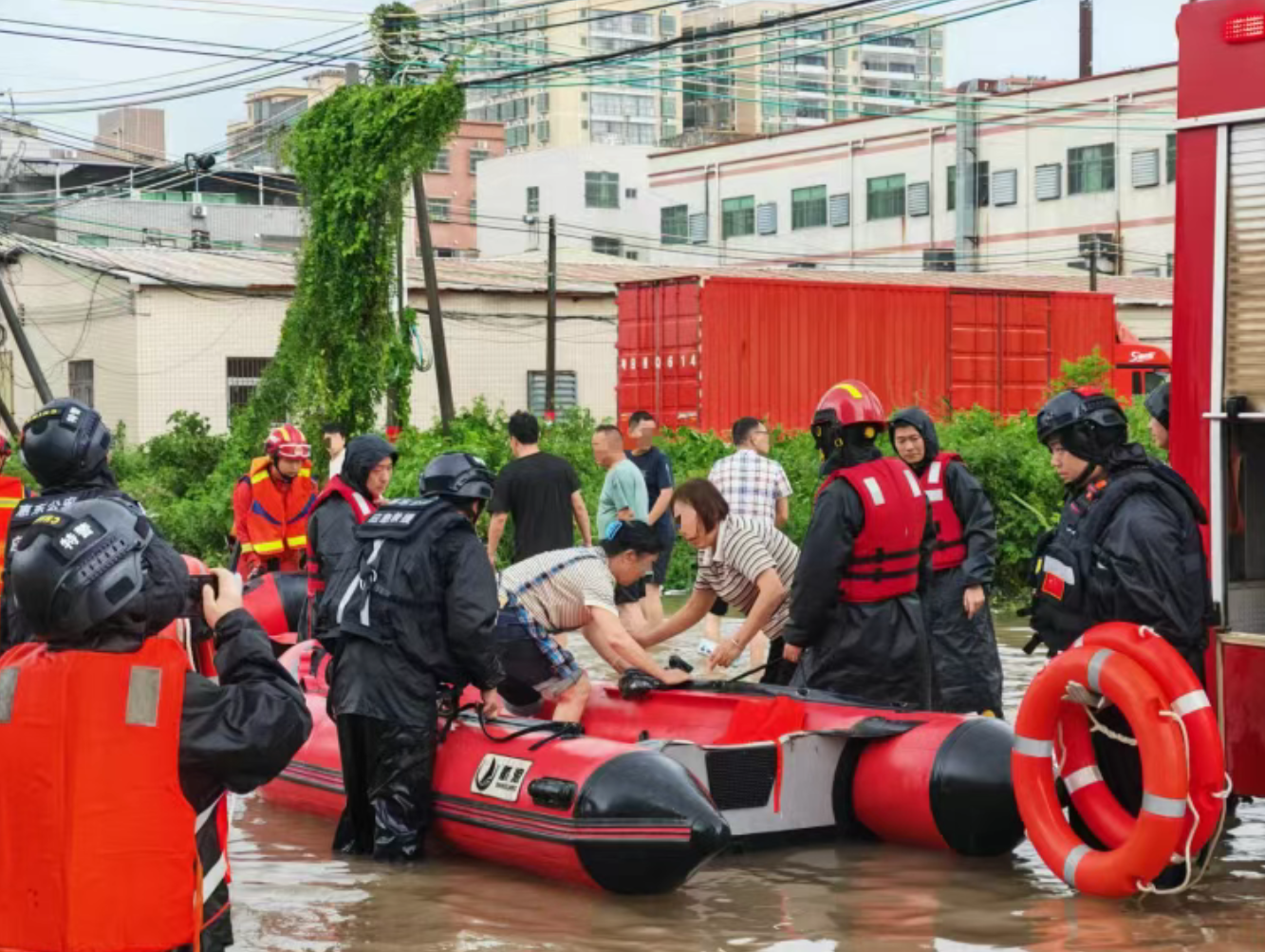 疾风暴雨中的惠州，有他们“硬核”守护！