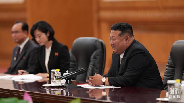 △金正恩在会谈中。（总台记者李晋拍摄）