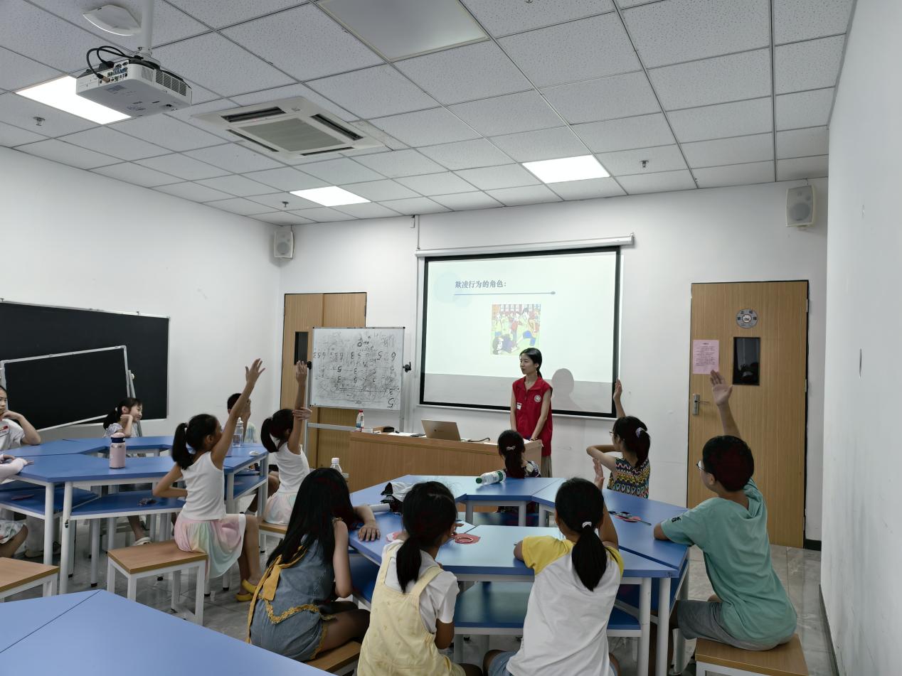 南山高铁新城社区党委校园反欺凌课堂开讲