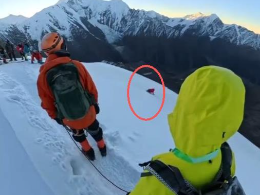 31岁男子5588米雪山顶拍照滑坠身亡，事发地是网红打卡点