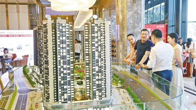 光明周末看房热度飙升!深圳市优化调整房地产政策措施正式实施