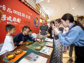 “跳”出屏幕的钻石、浪漫集体婚礼、非遗手工錾刻……“水贝之夏”火热进行中，等你来寻“宝”
