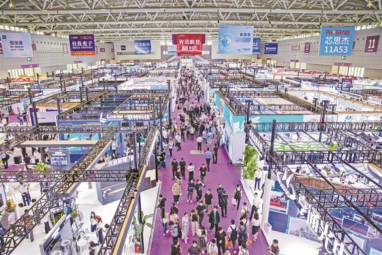 满眼都是新风口新技术新赛道 第26届光博会在深圳国际会展中心启幕