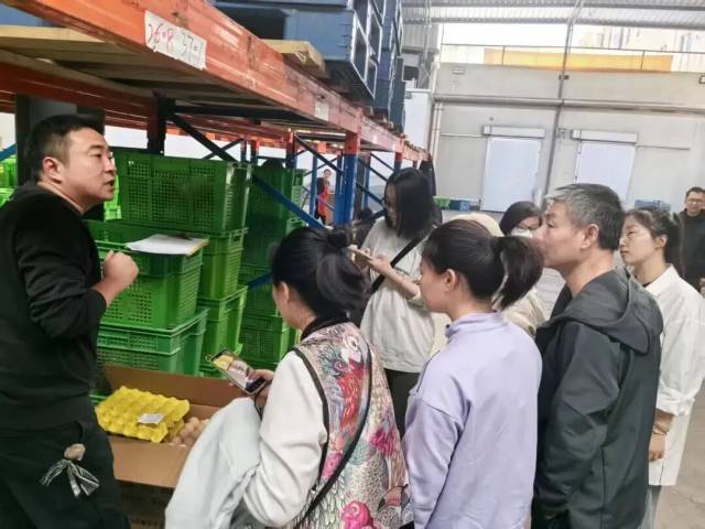 “发臭”学生午餐紧急停供，上海绿捷：系学校反馈虾仁里有细沙